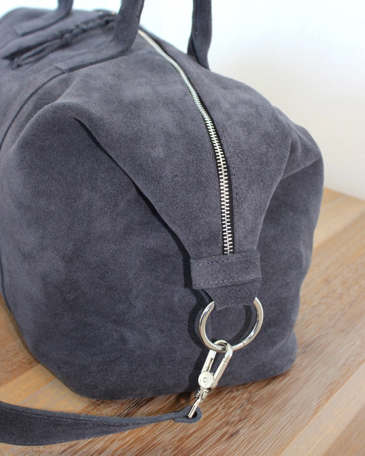 The Nomad Bag in Oscuro Gris