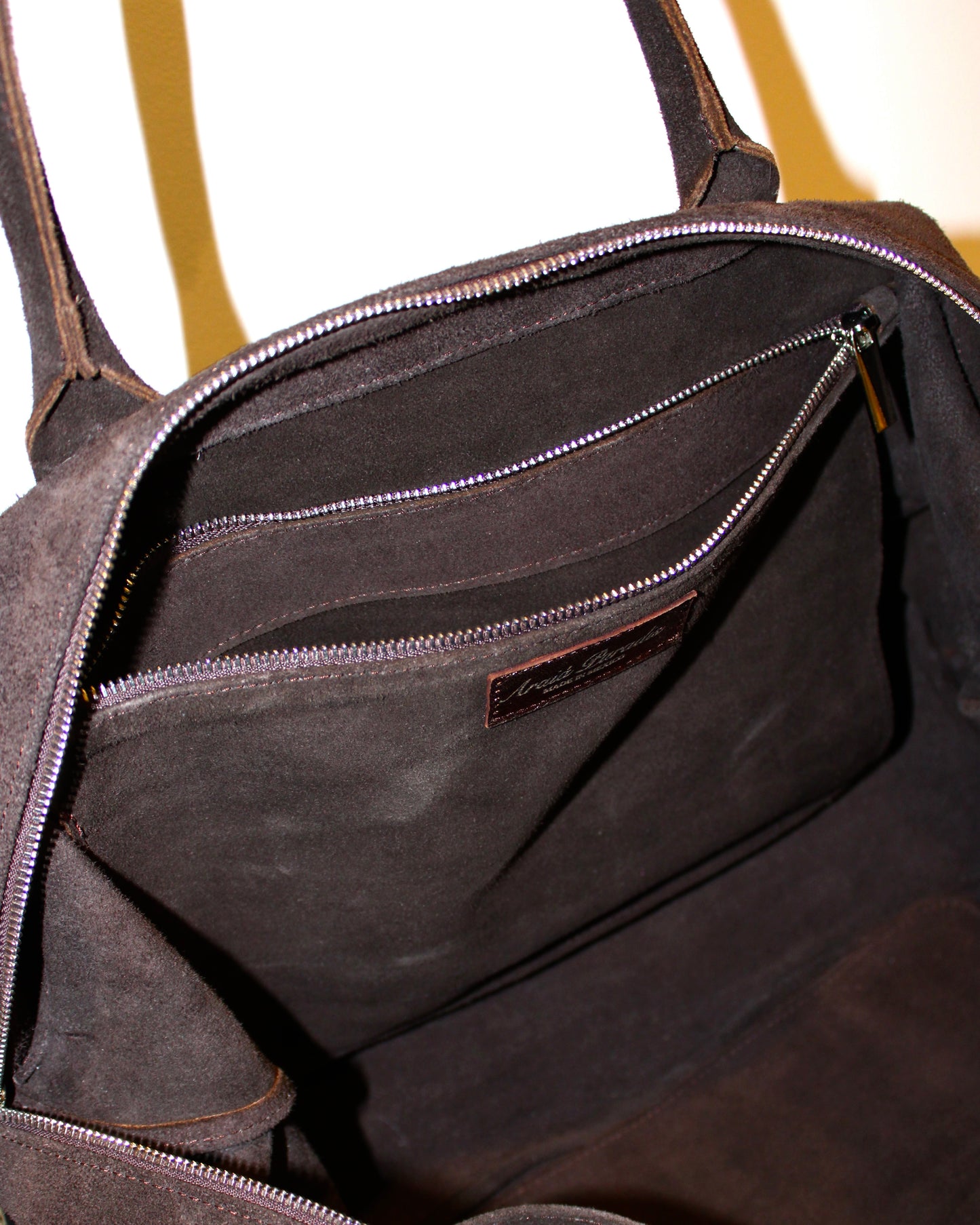 The Nomad Bag in Marrón