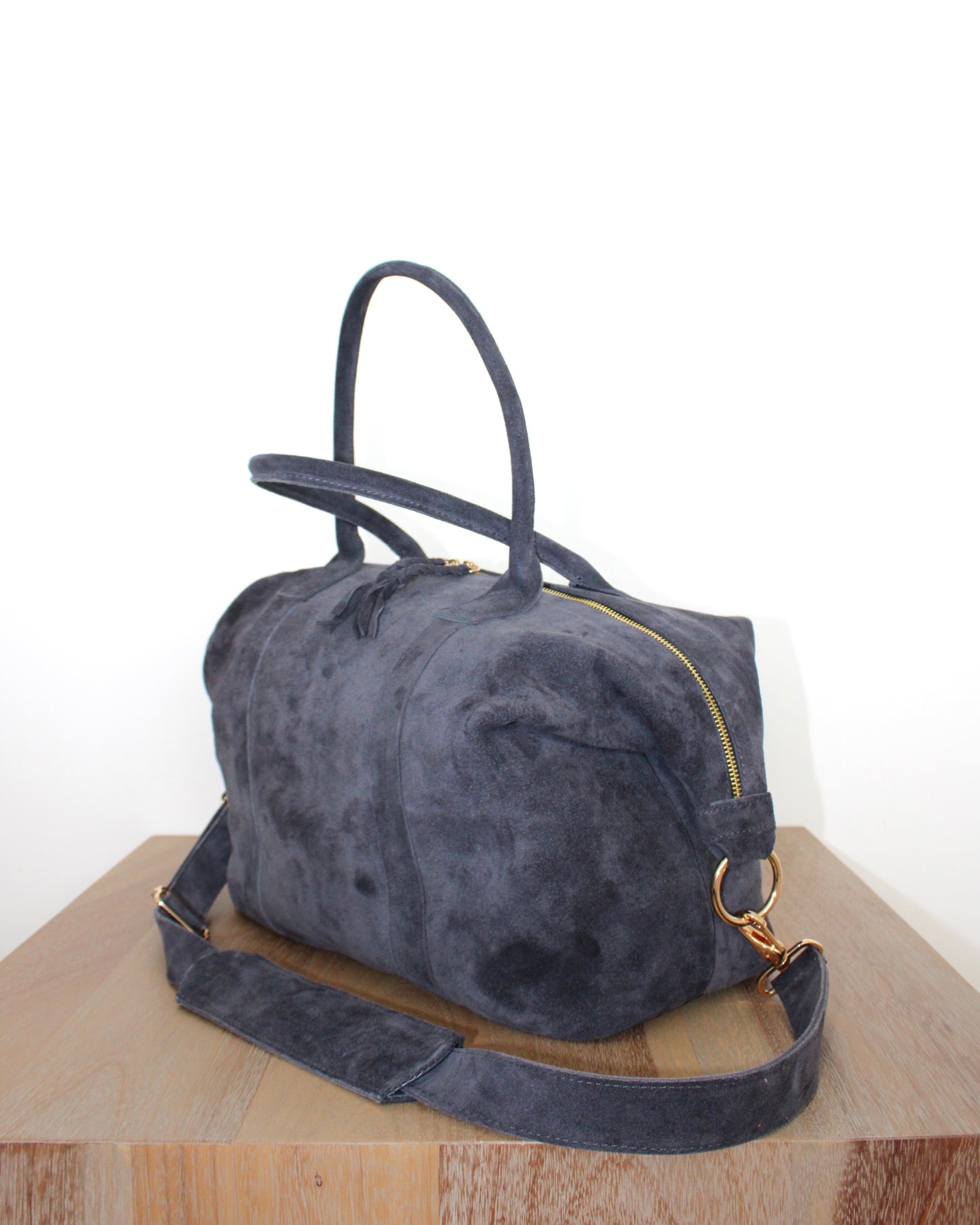 The Nomad Bag in Oscuro Gris