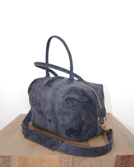 The Nomad Bag in Oscuro Gris