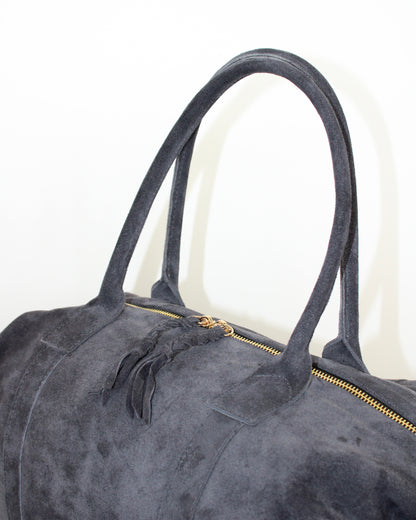 The Nomad Bag in Oscuro Gris