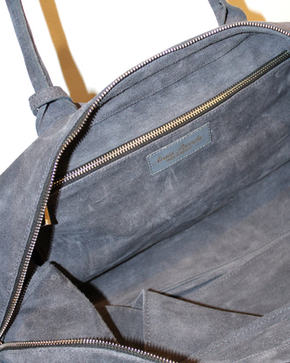 The Nomad Bag in Oscuro Gris